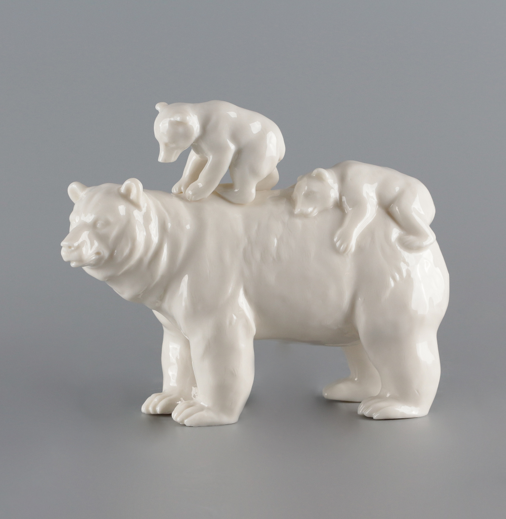 Фарфоровая скульптура Мама медведица с медвежатами - фото - 2